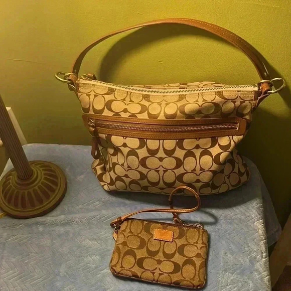 Coach Bag and Wallet Set - Picture 12 of 17